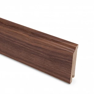 Плинтус шпонированный Lab Arte Walnut 80х15х2500 в интерьере